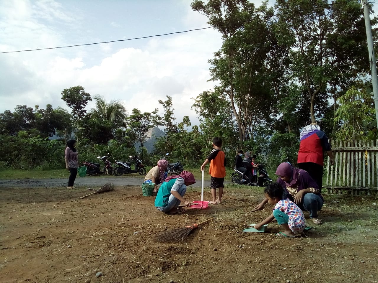 Kerja Bakti Kader Sangkrek